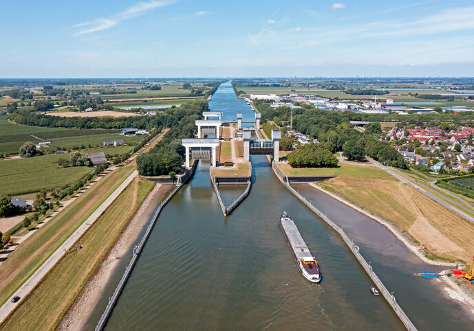 Prinses Irenesluis in Amsterdam-Rijnkanaal
